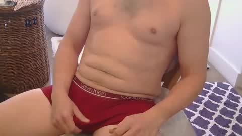 Snapshot of hugejass25 chatting on February 22, 5:44 pm hugejass25 online show from February 22, 5:44 pm