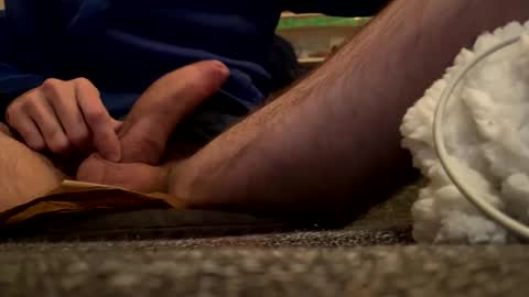 hugewhitecockboy online show from December 1, 7:41 pm