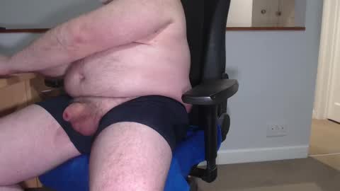 Snapshot of huggie_bear69 chatting on February 26, 9:27 pm Huggie Bear online show from February 26, 9:27 pm