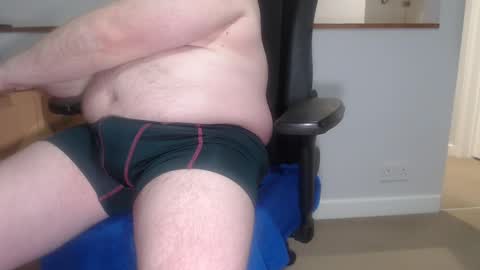 Snapshot of huggie_bear69 chatting on March 5, 10:22 am Huggie Bear online show from March 5, 10:22 am