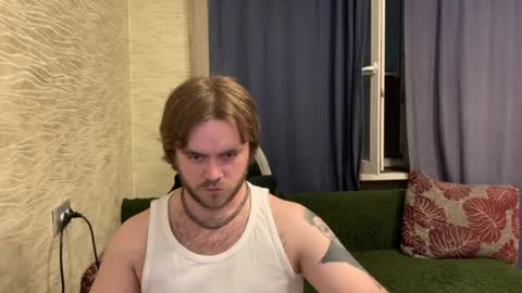 Snapshot of hugo__brad chatting on May 22, 11:21 pm Hugo online show from May 22, 11:21 pm