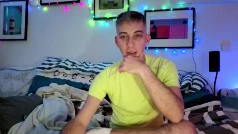 Snapshot of hugolandcam chatting on December 31, 9:50 pm Hugo online show from December 31, 9:50 pm