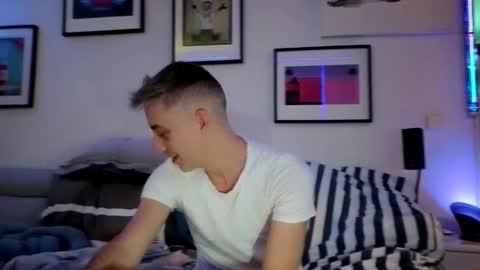 Snapshot of hugolandcam chatting on January 4, 3:17 pm Hugo online show from January 4, 3:17 pm