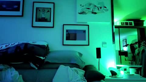 Snapshot of hugolandcam chatting on February 10, 8:31 pm Hugo online show from February 10, 8:31 pm