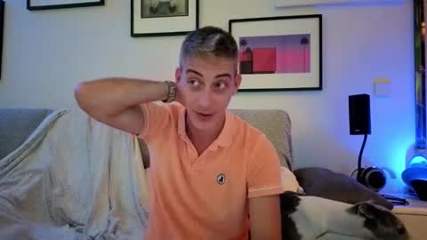 Snapshot of hugolandcam chatting on October 8, 7:44 pm Hugo online show from October 8, 7:44 pm