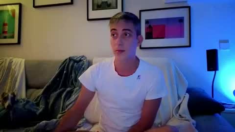 Snapshot of hugolandcam chatting on October 18, 8:53 pm Hugo online show from October 18, 8:53 pm