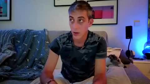 Snapshot of hugolandcam chatting on October 29, 9:16 pm Hugo online show from October 29, 9:16 pm