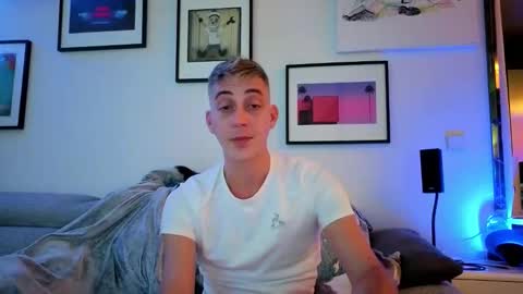 Snapshot of hugolandcam chatting on November 4, 9:58 pm Hugo online show from November 4, 9:58 pm