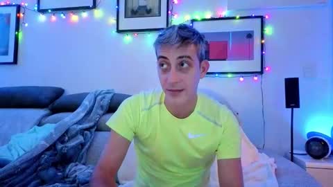 Snapshot of hugolandcam chatting on December 14, 8:46 pm Hugo online show from December 14, 8:46 pm