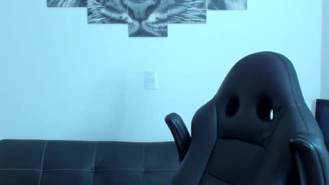 Snapshot of humber_eli chatting on February 26, 2:59 am Eli online show from February 26, 2:59 am