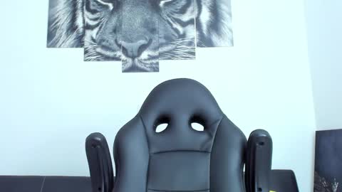 Snapshot of humber_eli chatting on September 11, 12:00 am Eli online show from September 11, 12:00 am