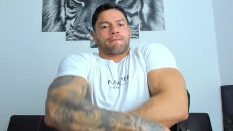 Snapshot of humber_eli chatting on October 3, 12:18 am Eli online show from October 3, 12:18 am