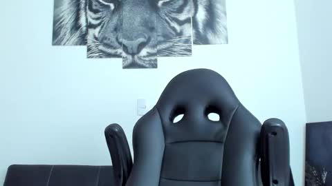 Snapshot of humber_eli chatting on October 8, 1:03 am Eli online show from October 8, 1:03 am