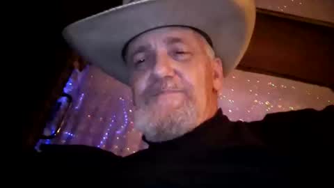 Snapshot of hung34u chatting on October 19, 1:23 pm hung34u online show from October 19, 1:23 pm