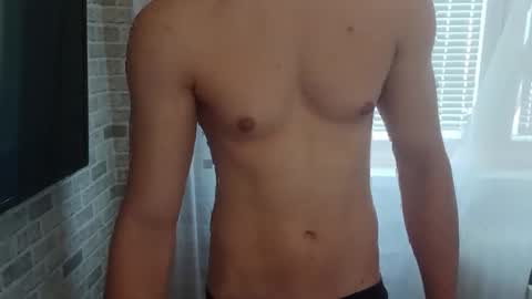 Snapshot of hungandstrong00 chatting on June 8, 10:15 am hungandstrong00 online show from June 8, 10:15 am