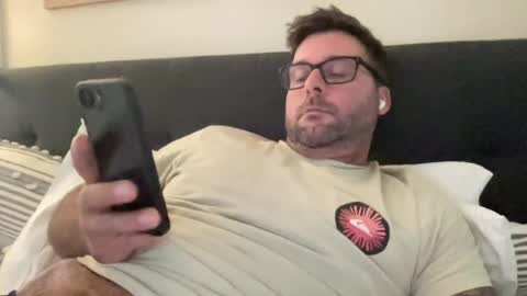 Snapshot of hungdad999 chatting on July 18, 3:38 pm johnnydrftwood85 online show from July 18, 3:38 pm