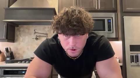 Snapshot of hungkingg22 chatting on January 7, 7:49 pm hungkingg22 online show from January 7, 7:49 pm