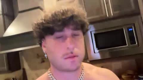 Snapshot of hungkingg22 chatting on January 13, 5:35 am hungkingg22 online show from January 13, 5:35 am