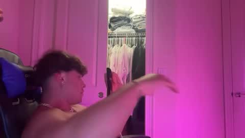 Snapshot of hungkingg22 chatting on February 10, 5:44 am hungkingg22 online show from February 10, 5:44 am