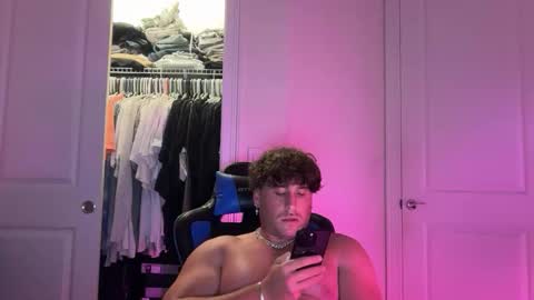 Snapshot of hungkingg22 chatting on February 16, 9:11 pm hungkingg22 online show from February 16, 9:11 pm