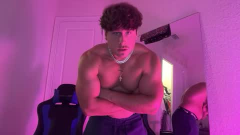 Snapshot of hungkingg22 chatting on April 3, 6:39 pm hungkingg22 online show from April 3, 6:39 pm