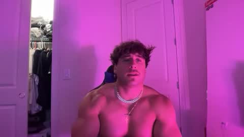 Snapshot of hungkingg22 chatting on April 4, 5:21 pm hungkingg22 online show from April 4, 5:21 pm