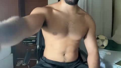 Snapshot of hunglatinnerd chatting on April 7, 2:23 am hunglatinnerd online show from April 7, 2:23 am