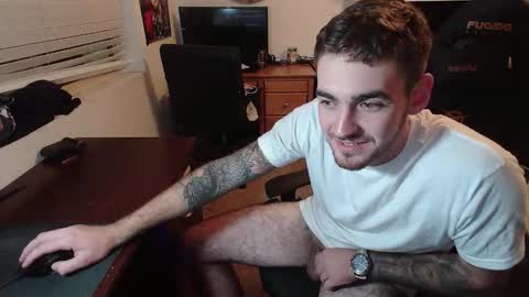 hungmtnman2256 online show from December 4, 1:48 am