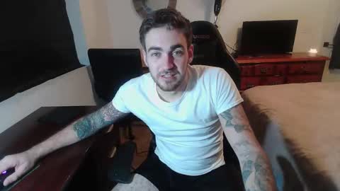 hungmtnman2256 online show from February 14, 11:51 am