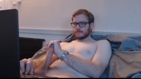 Snapshot of hungmysterio chatting on December 1, 9:26 pm HungMysterio online show from December 1, 9:26 pm