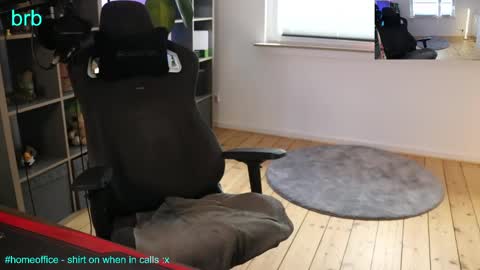 Snapshot of hungry_26 chatting on May 5, 9:28 am hungry_26 online show from May 5, 9:28 am