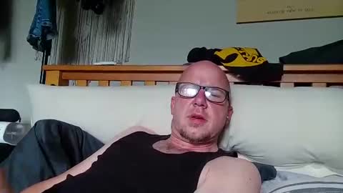 Snapshot of hungsingledad79 chatting on June 26, 3:38 pm HuingsingleDad79 online show from June 26, 3:38 pm