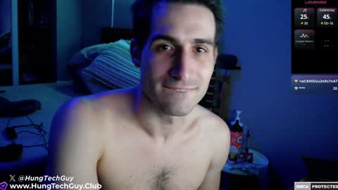 Snapshot of hungtechguy chatting on December 30, 1:37 am HungTechGuy online show from December 30, 1:37 am