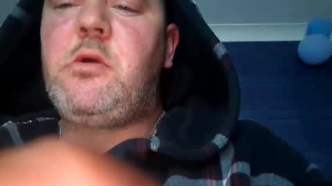 hunk1987_ online show from April 20, 9:49 pm