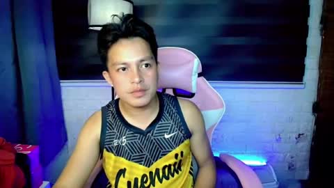 hunk_danny online show from July 28, 6:20 pm