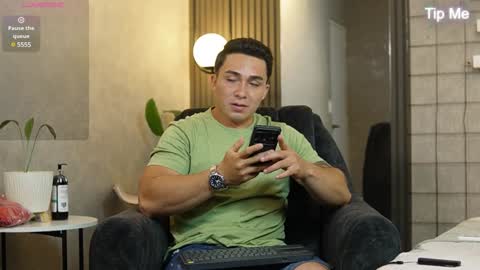 hunk_ryan online show from January 6, 6:10 pm