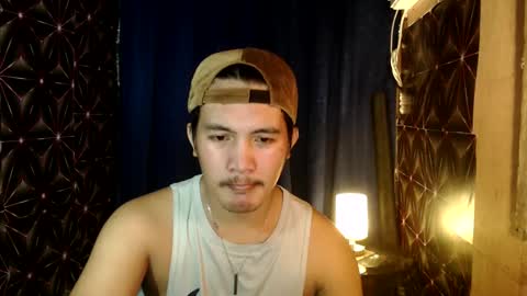 Snapshot of hunkylloyd chatting on December 8, 9:35 am hunkylloyd online show from December 8, 9:35 am