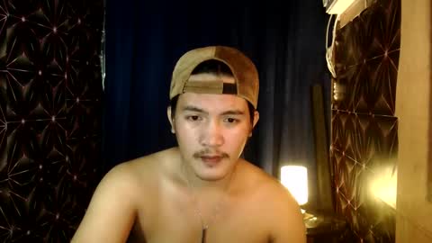 Snapshot of hunkylloyd chatting on December 8, 1:14 pm hunkylloyd online show from December 8, 1:14 pm