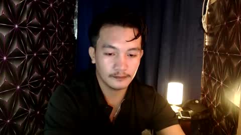 Snapshot of hunkylloyd chatting on December 10, 2:38 am hunkylloyd online show from December 10, 2:38 am