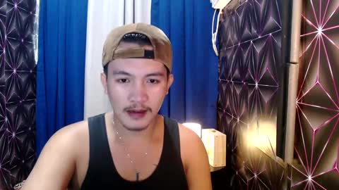 Snapshot of hunkylloyd chatting on December 17, 4:34 am hunkylloyd online show from December 17, 4:34 am