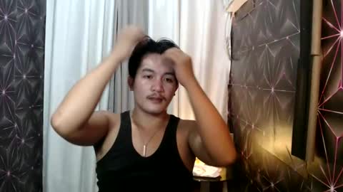 Snapshot of hunkylloyd chatting on January 3, 4:33 am hunkylloyd online show from January 3, 4:33 am