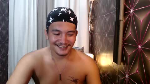 Snapshot of hunkylloyd chatting on January 14, 5:30 am hunkylloyd online show from January 14, 5:30 am