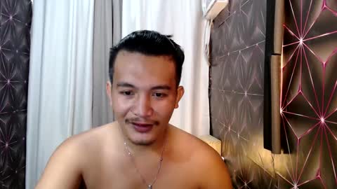 Snapshot of hunkylloyd chatting on February 23, 7:00 am hunkylloyd online show from February 23, 7:00 am