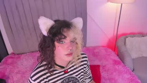 Snapshot of hunter_pheach chatting on June 28, 10:49 pm Hunter online show from June 28, 10:49 pm