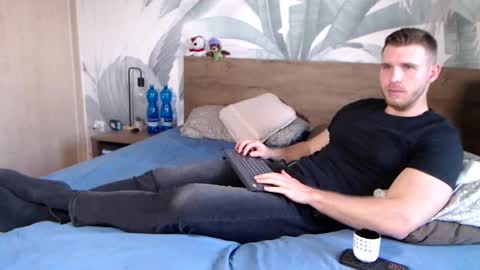 Snapshot of hunterbridges chatting on January 28, 2:53 pm Hunter Bridges online show from January 28, 2:53 pm