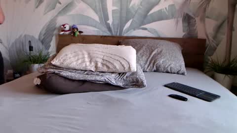 Snapshot of hunterbridges chatting on February 6, 12:59 pm Hunter Bridges online show from February 6, 12:59 pm