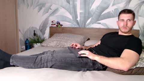 Snapshot of hunterbridges chatting on February 8, 4:47 pm Hunter Bridges online show from February 8, 4:47 pm