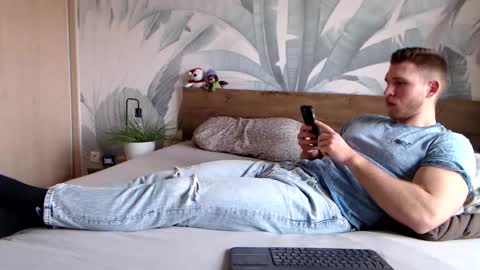 Snapshot of hunterbridges chatting on February 9, 9:37 am Hunter Bridges online show from February 9, 9:37 am