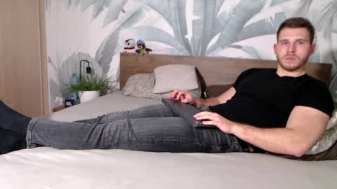 Snapshot of hunterbridges chatting on February 9, 9:28 pm Hunter Bridges online show from February 9, 9:28 pm