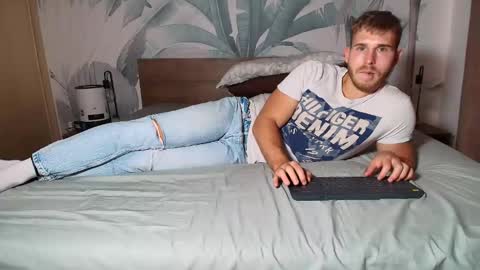 Snapshot of hunterbridges chatting on September 22, 2:08 pm Hunter Bridges online show from September 22, 2:08 pm